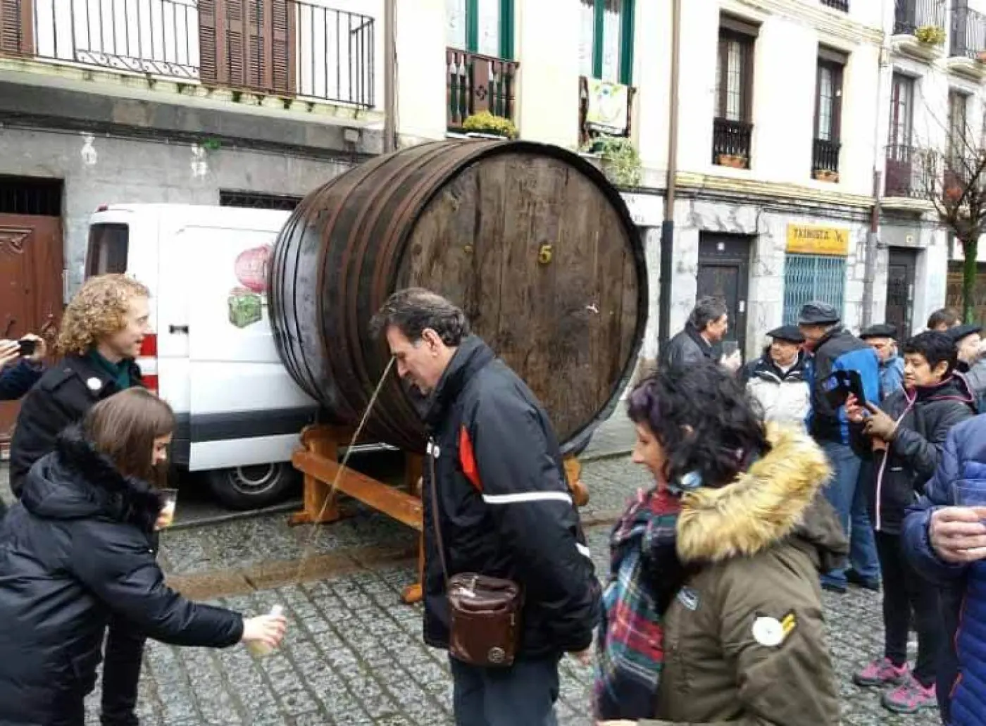 El Gobierno Vasco exige contar con las sidrerías para solucionar los problemas del «txotx»