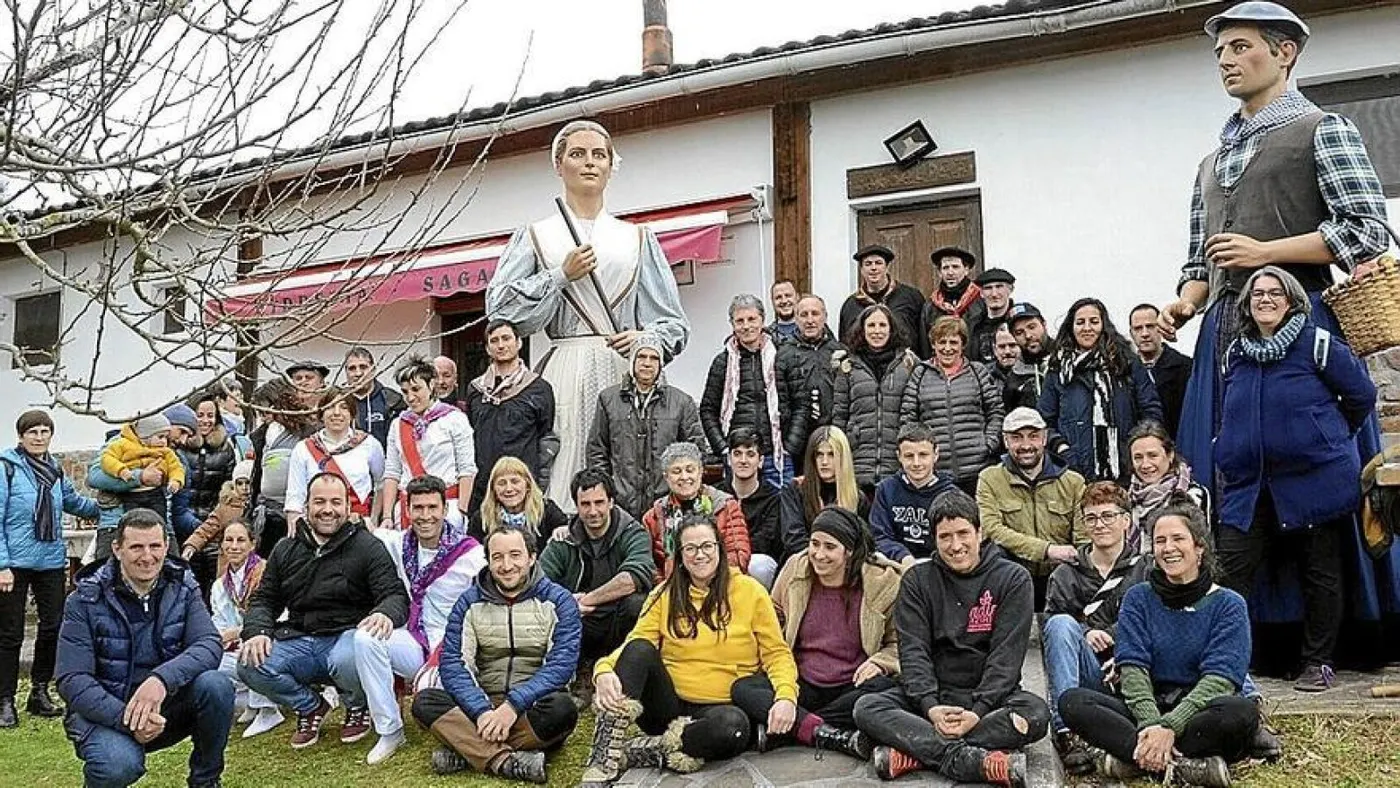 Un txotx en auzolan en Baztan