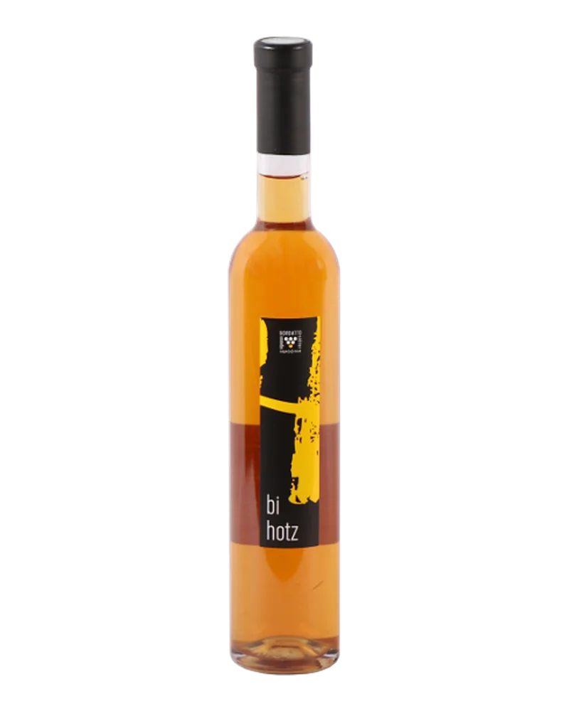 Slender amber bottle of Bordatto’s Bihotz cider, with a black capsule and a black and yellow label