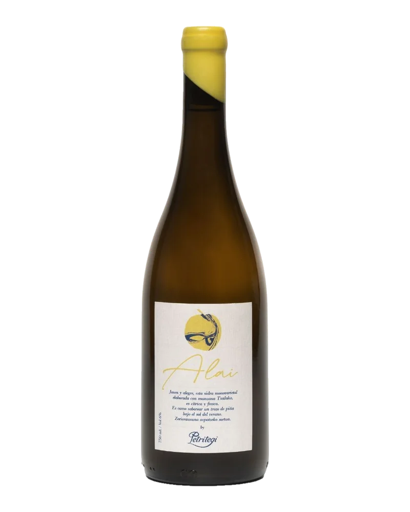 Botella de sidra monovarietal Petritegi Alai, de vidrio claro con cápsula amarilla y etiqueta blanca