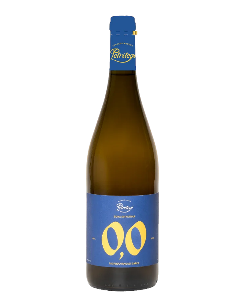 Botella de sidra sin alcohol Petritegi 0,0, con etiqueta azul y grandes cifras amarillas