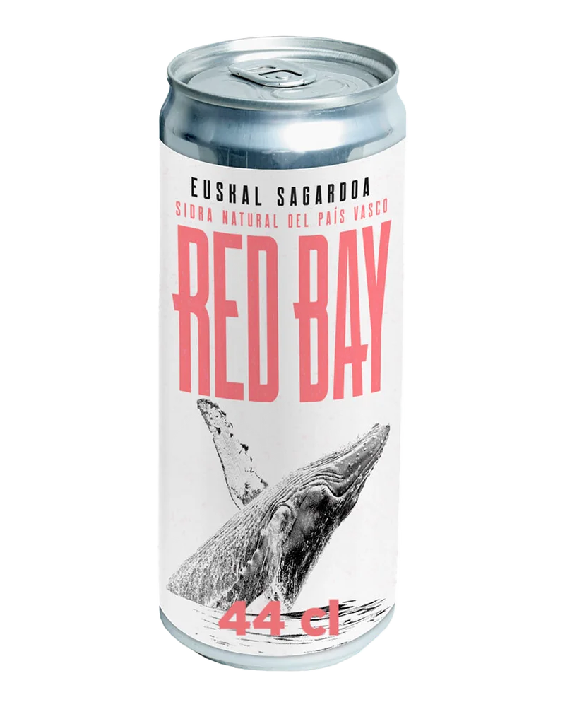 Lata plateada de sidra Red Bay de Saizar, de 44 cl, con letras rojas y el dibujo de una ballena