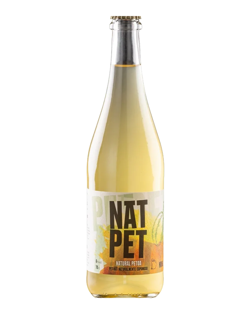 Bottle of Zelaia mango NatPet, pale cider with a crown cap and a white label with a drawn mango