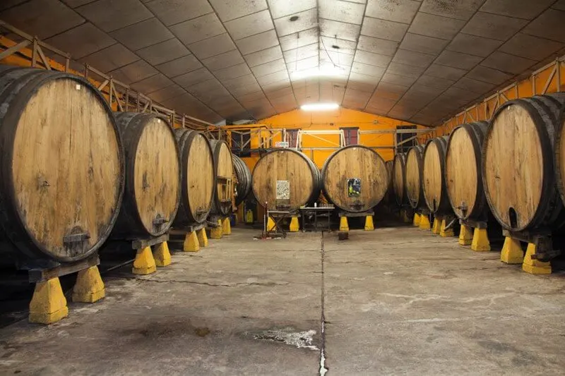 Nave de toneles de madera del llagar de Sidra Crespo