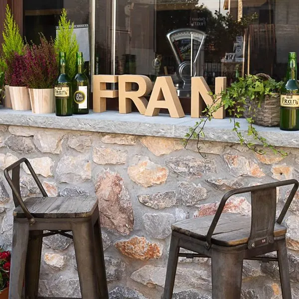 Counter of the cider bar with the Fran sign and stools
